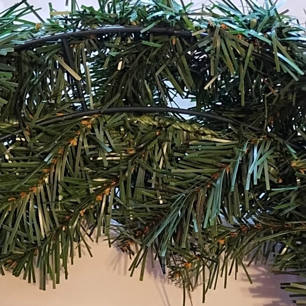 Nwot Ashland Christmas Wreath (14 inches)